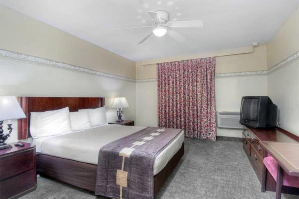 Queen Room interior